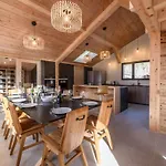 Chalet Spacieux A Chamonix Avec Jacuzzi Et Parking, Animaux Acceptes - Fr-1-343-259